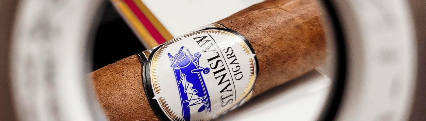 Read more about the article Stanislaw Black Line Robusto. Cygaro od miłośnika awioniki.
