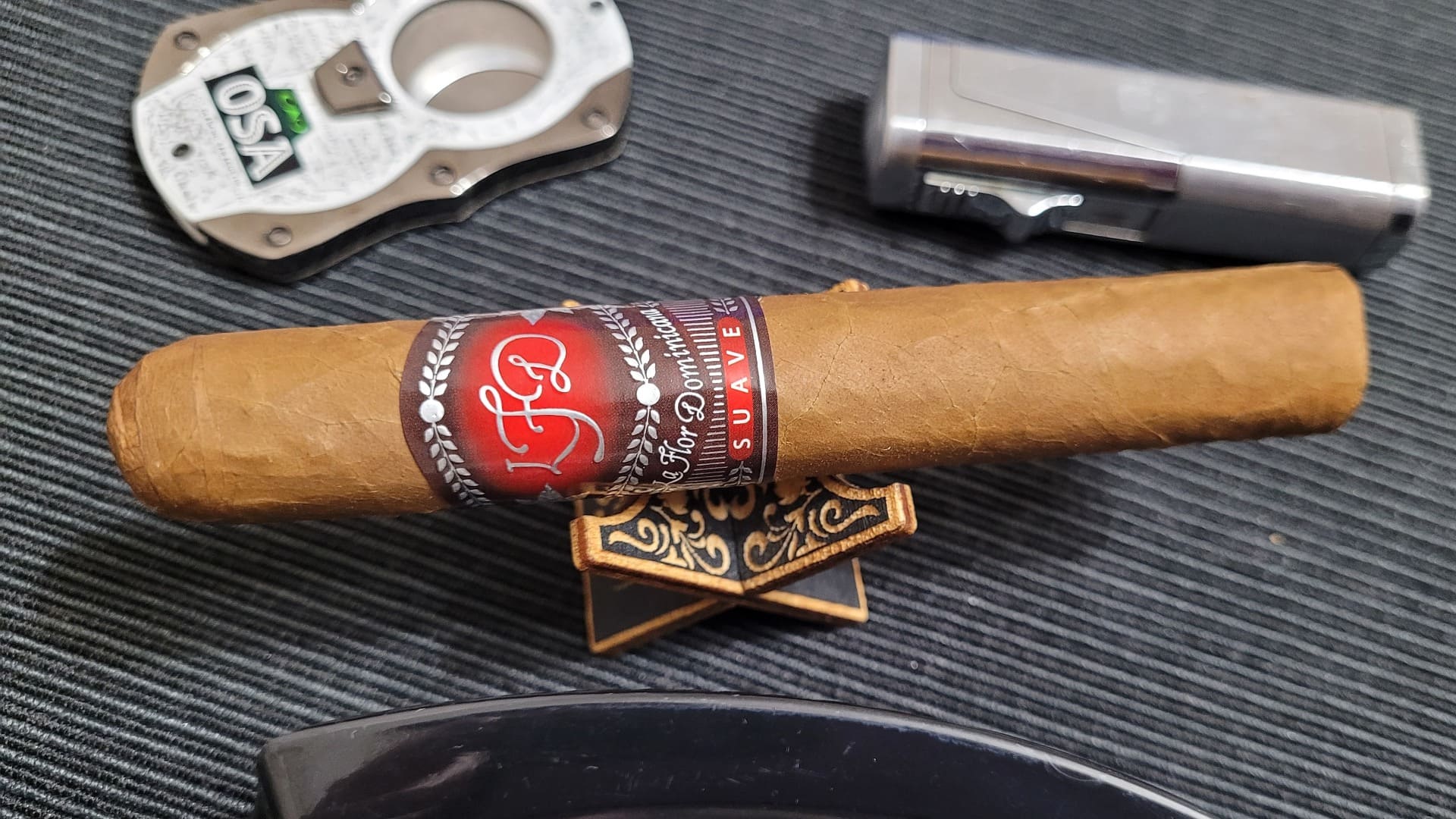 Read more about the article La Flor Dominicana Suave Maceo. Cygaro dominikańskie starej ery.