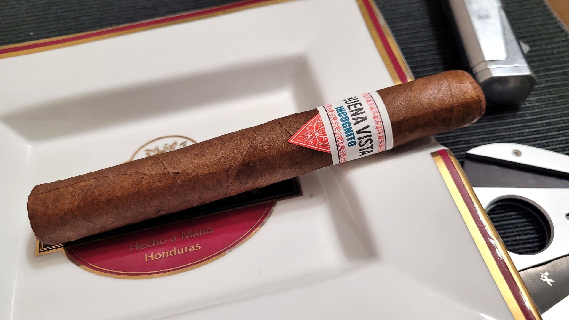 Read more about the article Buena Vista Incognito Toro. Cygaro pełne sprzeczności