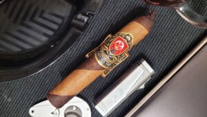 Read more about the article Catch a Fire Double Capa Robusto. Cygaro z jamajskimi korzeniami