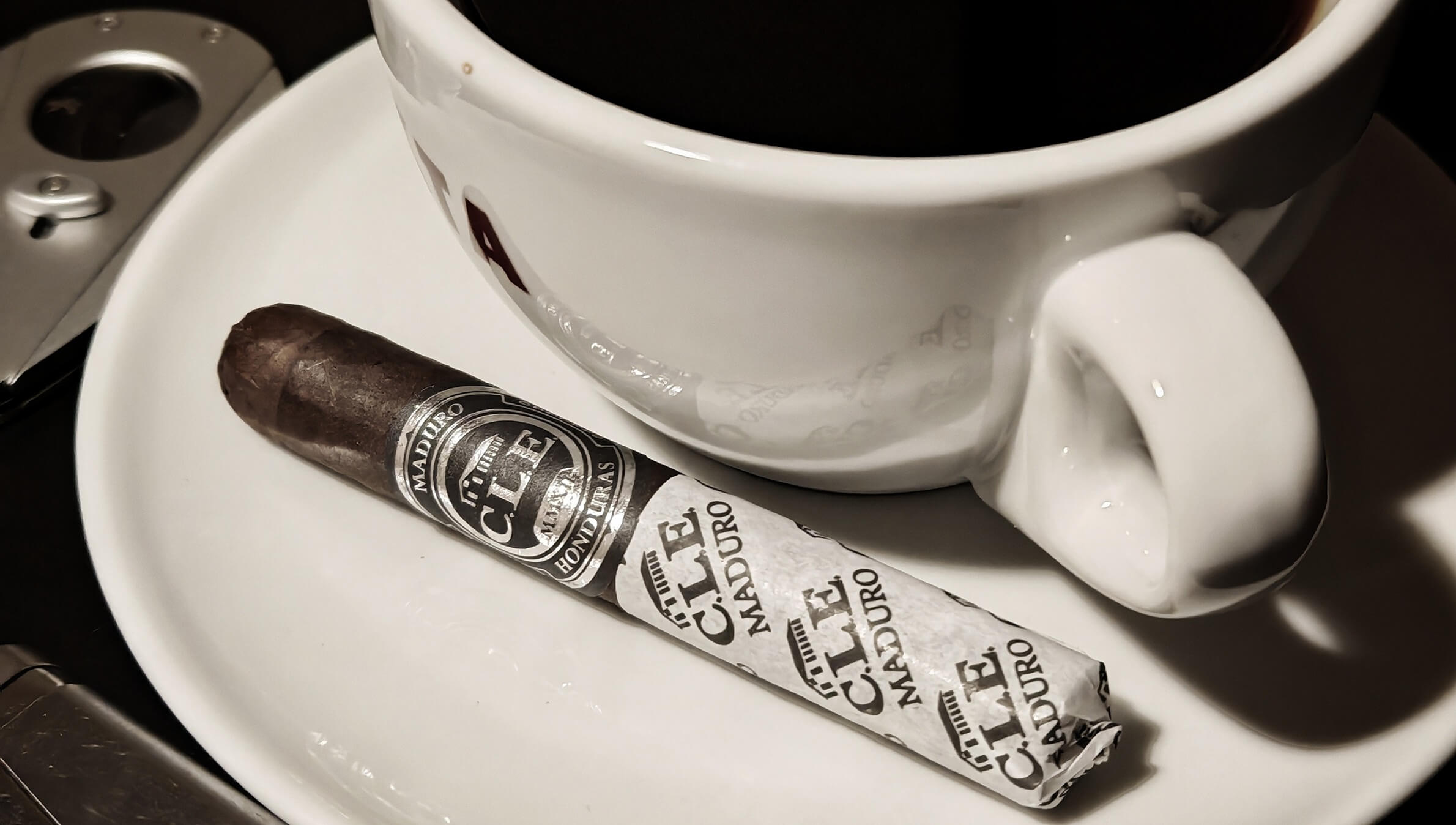 You are currently viewing CLE Maduro 440 Short Corona. Cygaro intensywne jak espresso